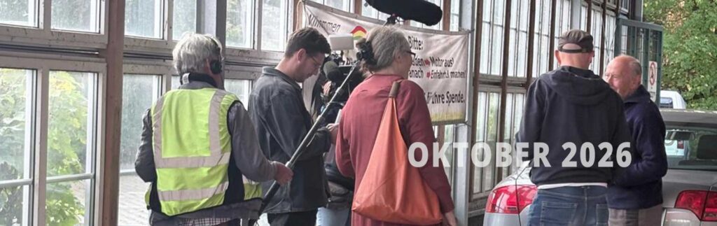 Fernsehteam in der Annahme der Recyclingbörse